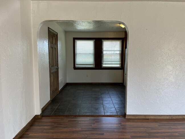 Building Photo - 111 E Haddock St