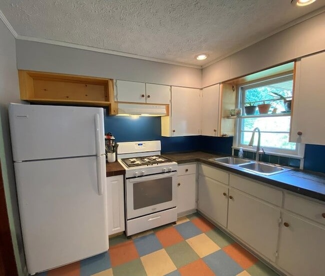 Building Photo - 306 Woodlawn Dr