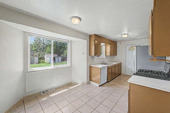 Building Photo - 2519 Danbury Dr