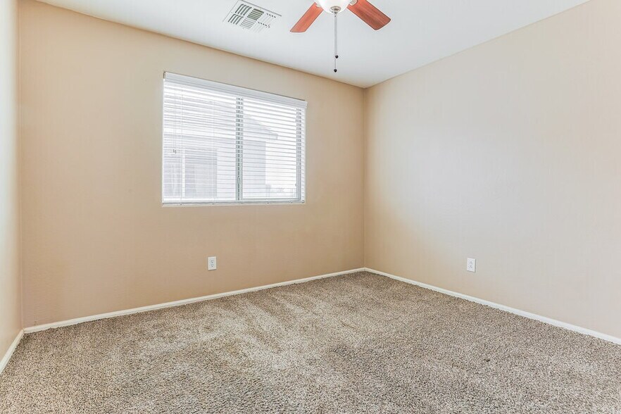 Building Photo - 1435 E Pryor Rd