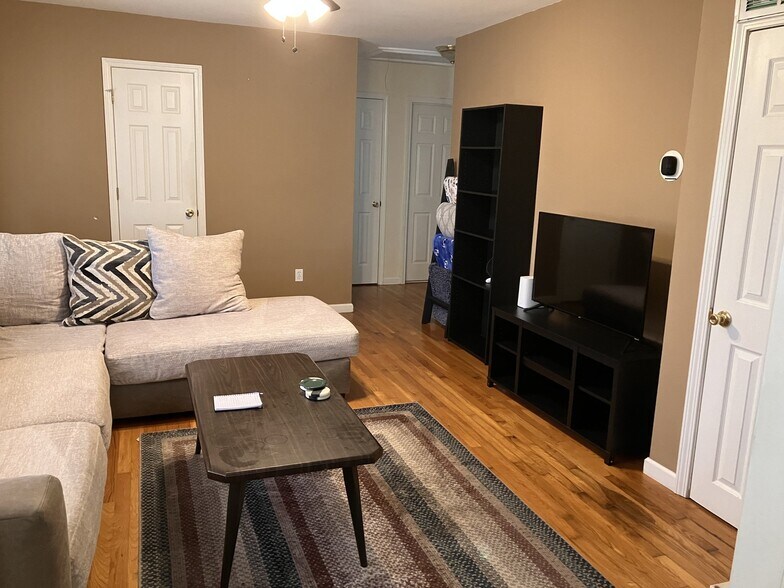 Building Photo - 5608 C St