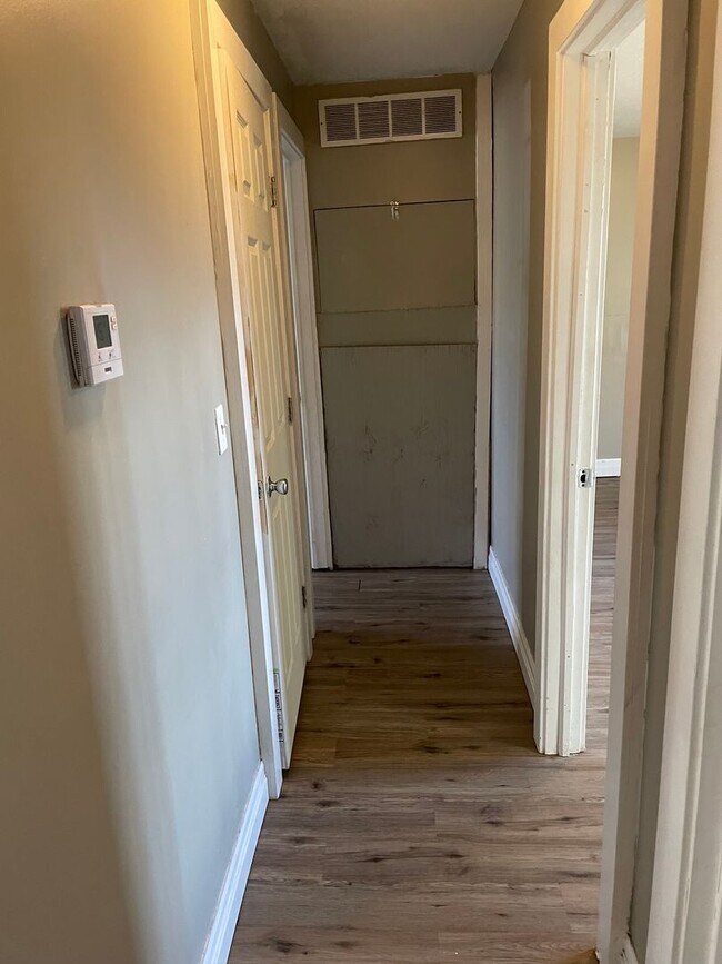 Building Photo - 2627 Fees S