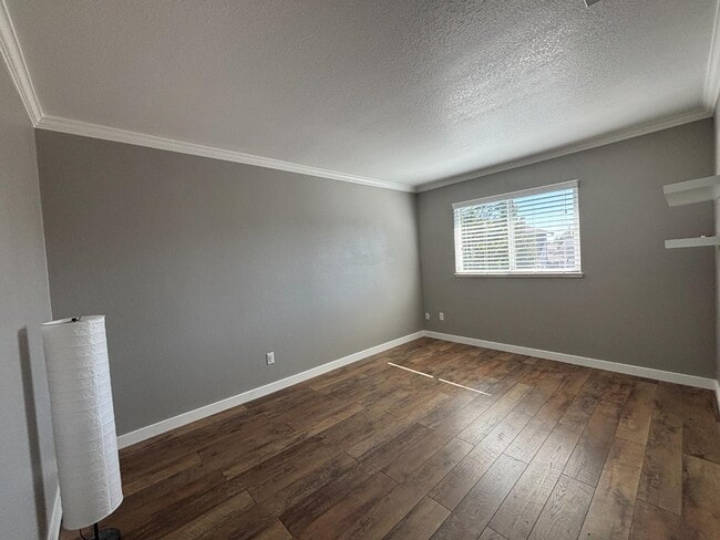 Building Photo - 430 Inverness Way