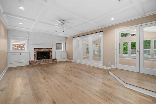 Building Photo - 527 Briar Knoll Dr