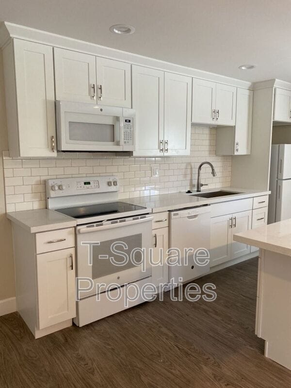Primary Photo - 325 5th Ave S
