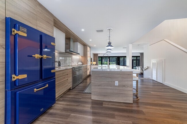 Building Photo - 2451 Presidential Way