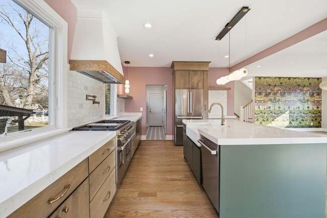 Building Photo - 1618 N Danville St