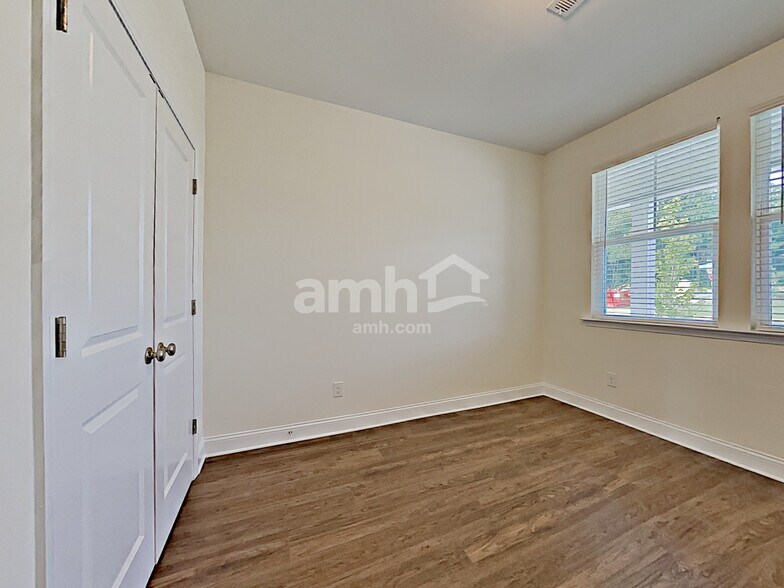 Building Photo - 175 Havenbrook Dr