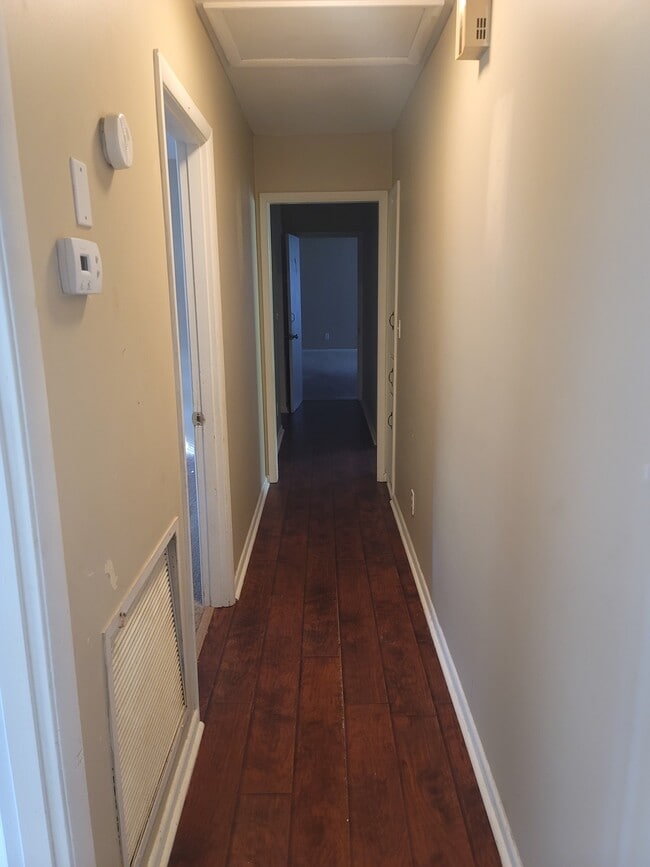 Building Photo - 404 Gwaltney Dr