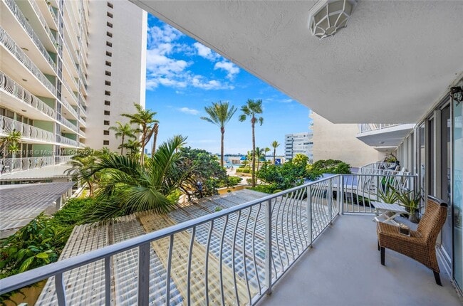 Building Photo - 7601 E Treasure Dr