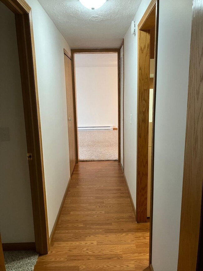 Building Photo - 38 Meadowview Terrace