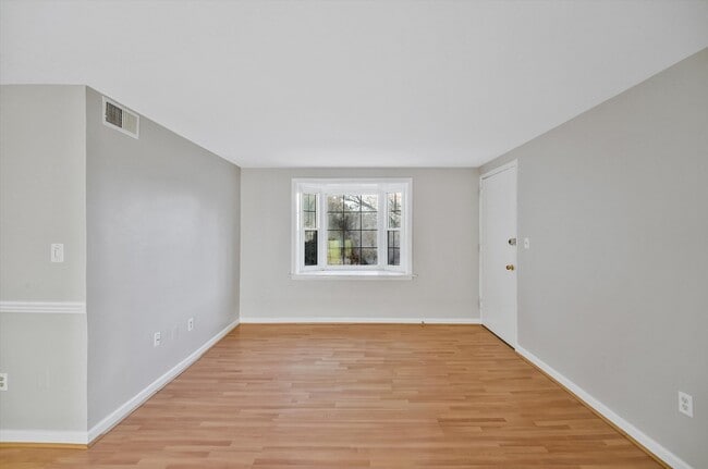 Building Photo - 704 S Arlington Mill Dr