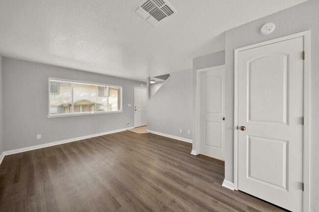 Building Photo - Heather Ridge Apartments