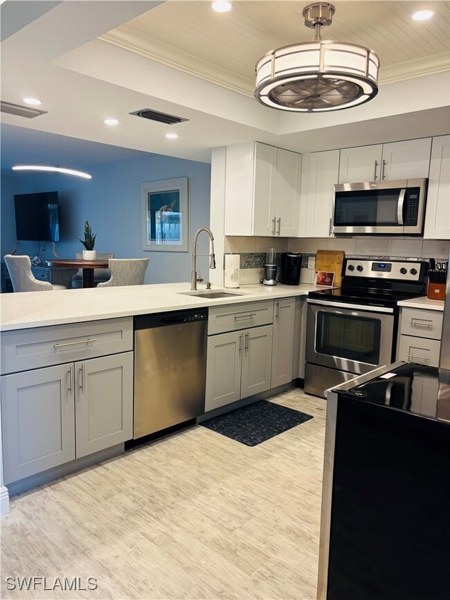 Building Photo - 800 Meadowland Dr