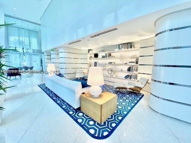 Building Photo - 16901 Collins Ave