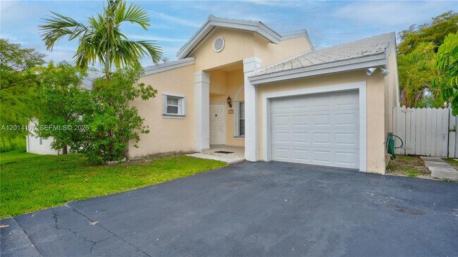 Building Photo - 6410 SW 112th Pl