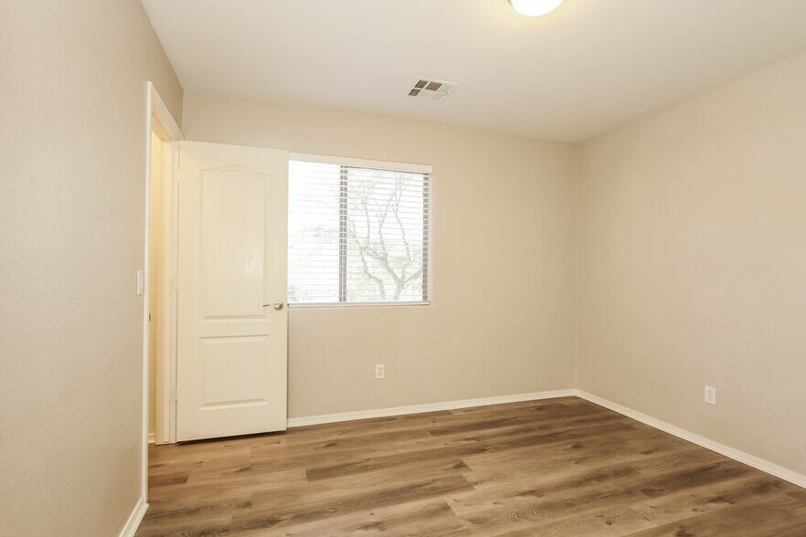 Building Photo - 2507 W Old Paint Trail