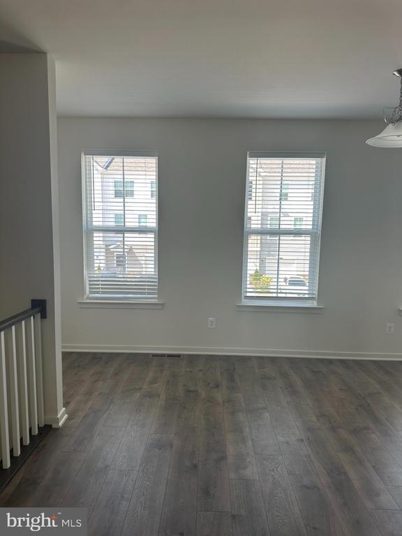 Building Photo - 423 Snowberry Ln