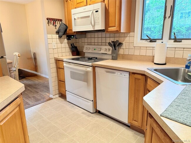 Building Photo - 22 Van Wicklen Ct