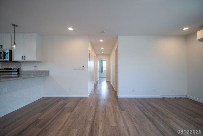 Building Photo - $4900 4BR/2.5BA Ewa Beach Unit - Energy Ef...