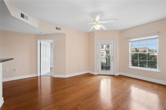 Building Photo - 230 E Ponce de Leon Ave