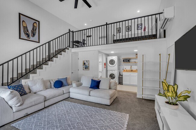 Building Photo - 10747 Dulcimer St