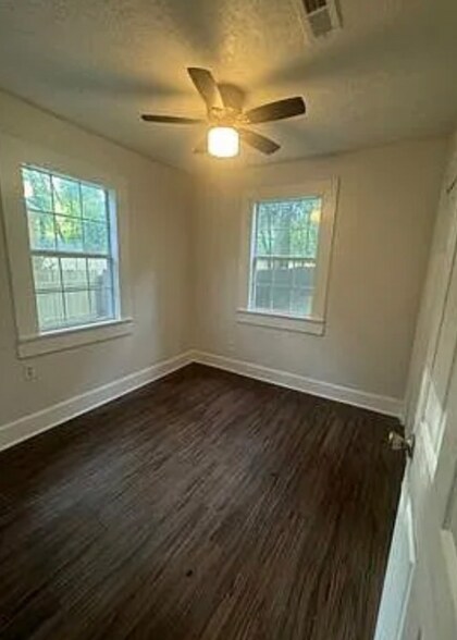 Building Photo - 2219 Locust St