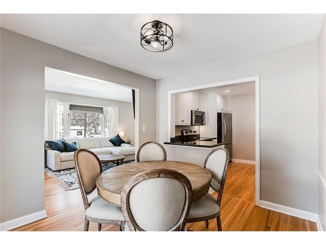 Building Photo - 1517 W 53rd St