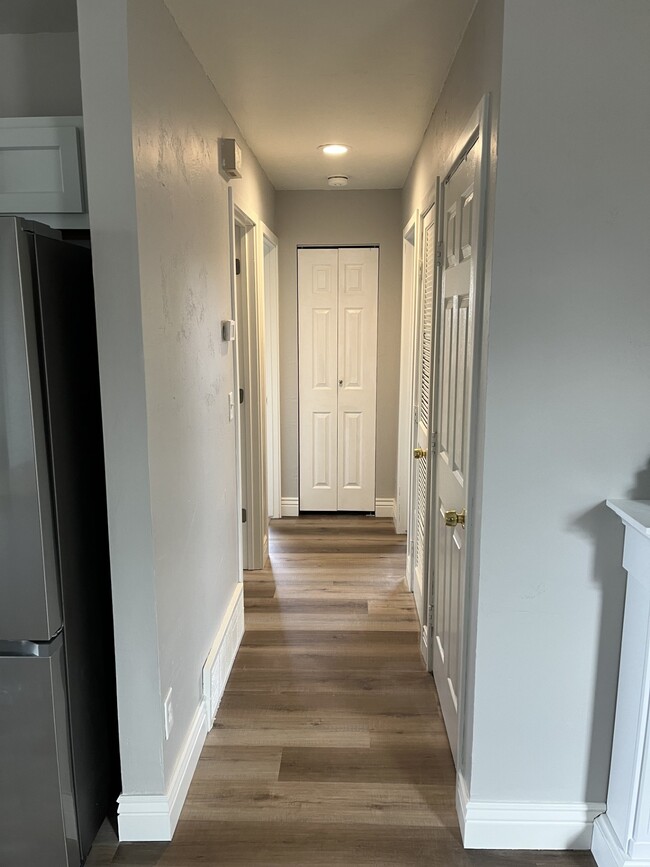 Hallway to downstairs bedrooms - 3375 Simmelink Loop