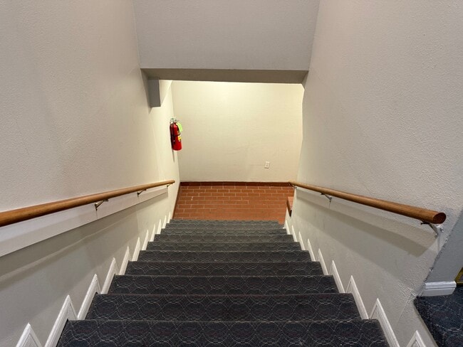 Building Photo - 400 W Texas Ave