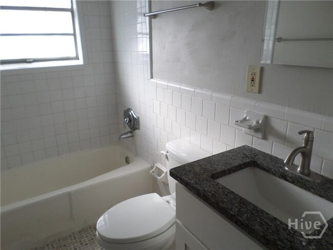 Building Photo - 2145 Louisiana Ave