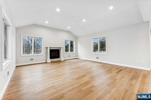 Building Photo - 25 Jones