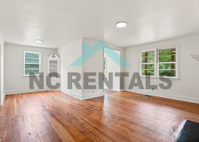 Building Photo - 141 Marthas Ln-