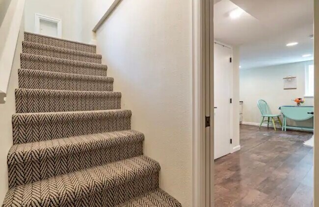 Building Photo - 3330 SE Franklin St