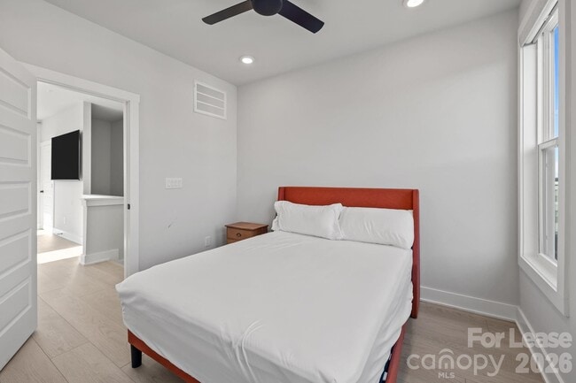 Building Photo - 1925 Dunavant St