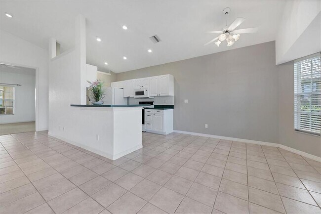 Building Photo - 1580 Jasper Ct