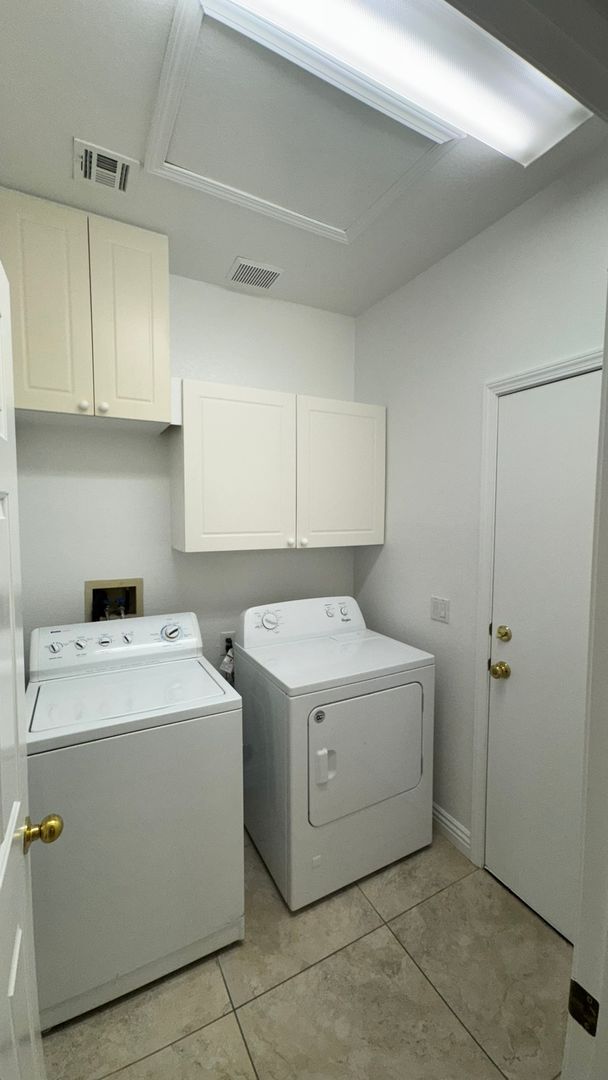 Building Photo - Upscale Executive Living