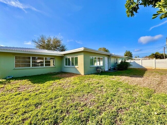 Building Photo - 2060 Attache Ct