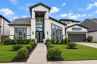 Building Photo - 10014 Oakwood Trl