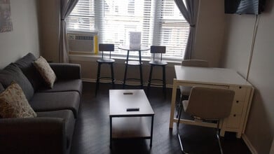 Building Photo - 2339 N California Ave