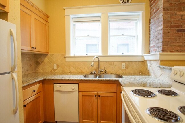 Building Photo - Fantastic 1-Bed w/ Hardwoods, DW, and SO M...