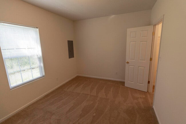 Building Photo - 3322 E St Charles Rd