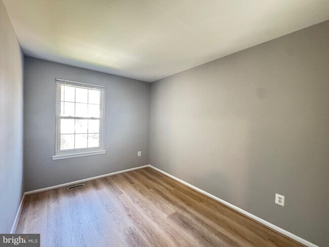 Building Photo - 6674 Ducketts Ln