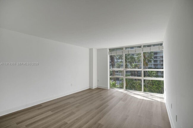 Building Photo - 1450 Brickell Bay Dr