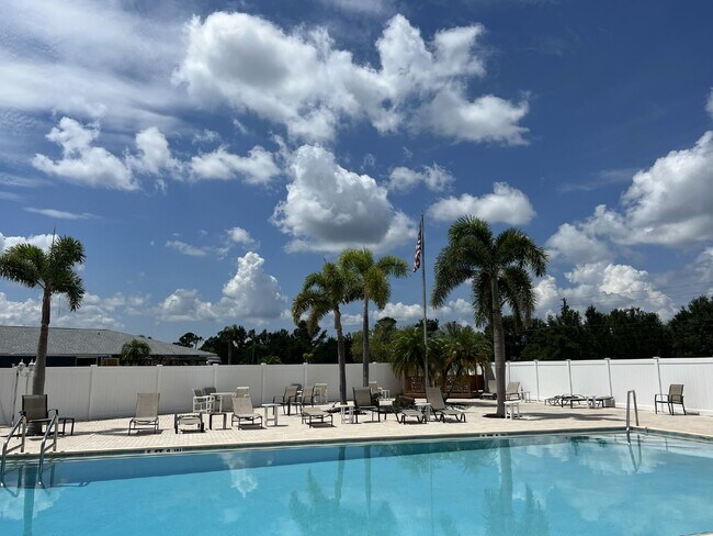 Building Photo - "Charming 2-Bed, 2-Bath Villa in Lake Shore Condominiums"