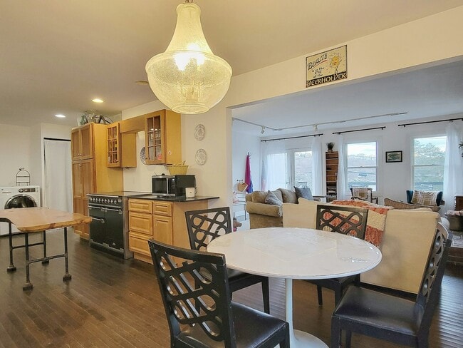 Building Photo - 4 Candlewood Knolls Rd