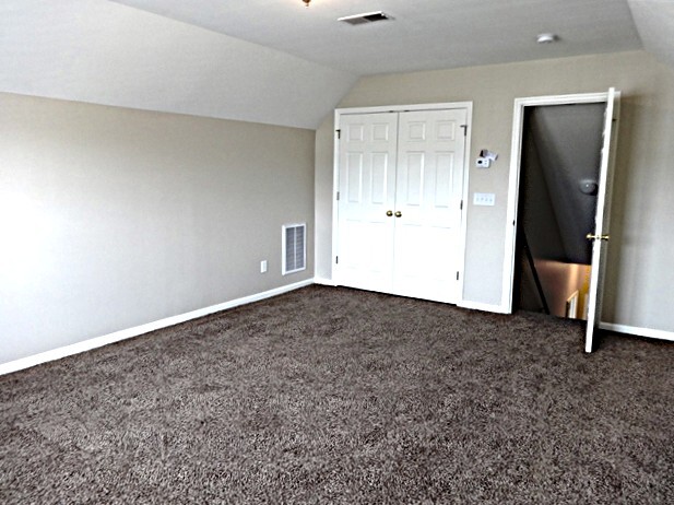 Building Photo - 7303 Coopers Hawk Dr