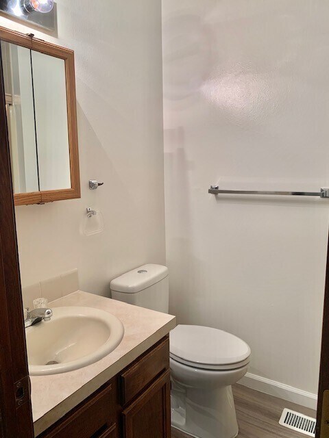 Building Photo - 3 Bed/2 Bath Ranch Style Home near Lake Lo...