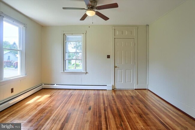 Building Photo - 117 3rd St