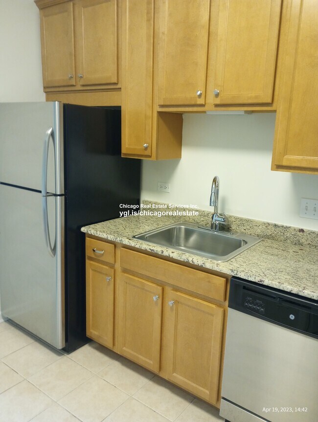 Building Photo - 2825 Easton St